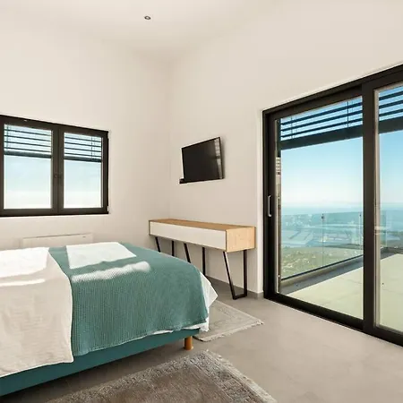 Luxury Avaia With Amazing View