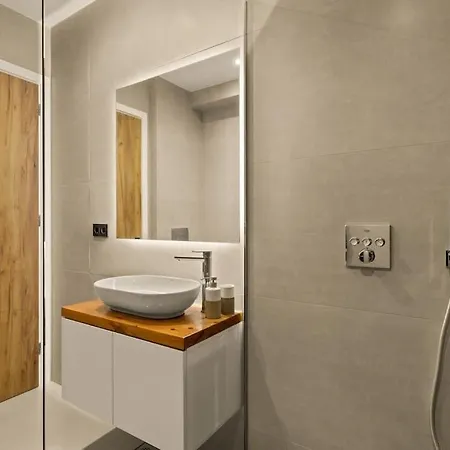 Luxury Avaia With Amazing View